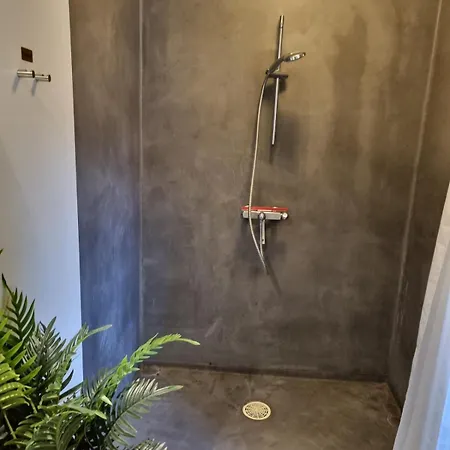Mini-lejlighed Med Kokken - Deler Bad Og Toilet Med Nabolejlighed 4 * Asperup